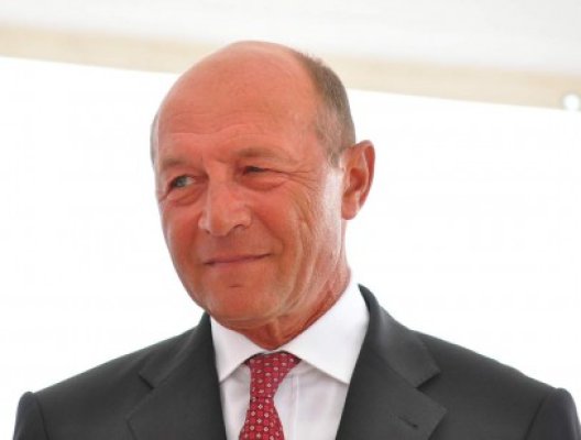 Băsescu, dispus la dialog după renunţarea la acciza pe motorină